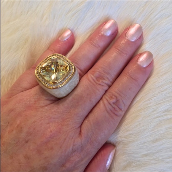 Lauren G. Adams CanaryYellow Champagne Cocktail8.4 - Picture 4 of 8